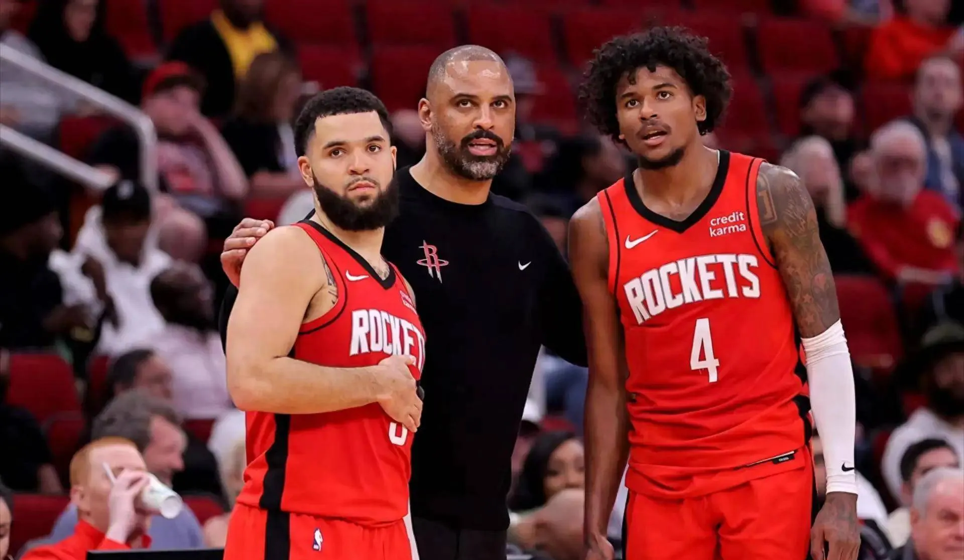 窗口期体能课后；休斯敦火箭再遭质疑备战意大利杯；赛场秩序良好；资深球员宣示担当 