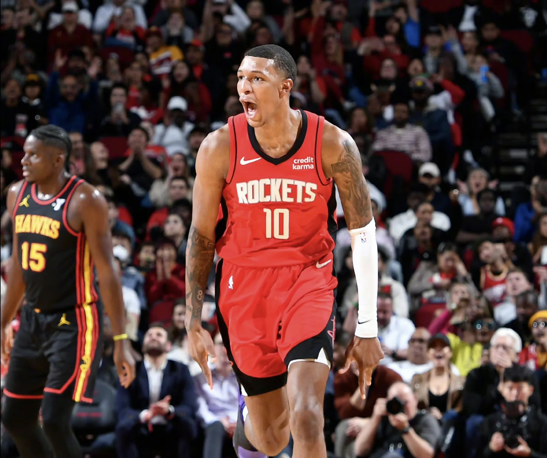 窗口期体能课后；休斯敦火箭再遭质疑备战意大利杯；赛场秩序良好；资深球员宣示担当 